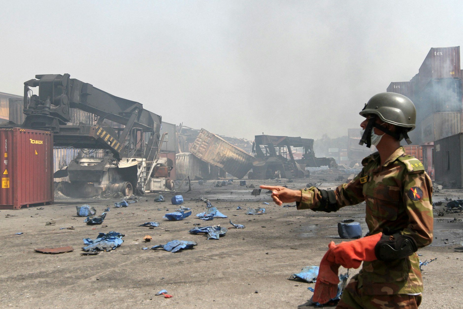 Der Großbrand in einem Container-Depot in Bangladesch ließ viel Zerstörung zurück.