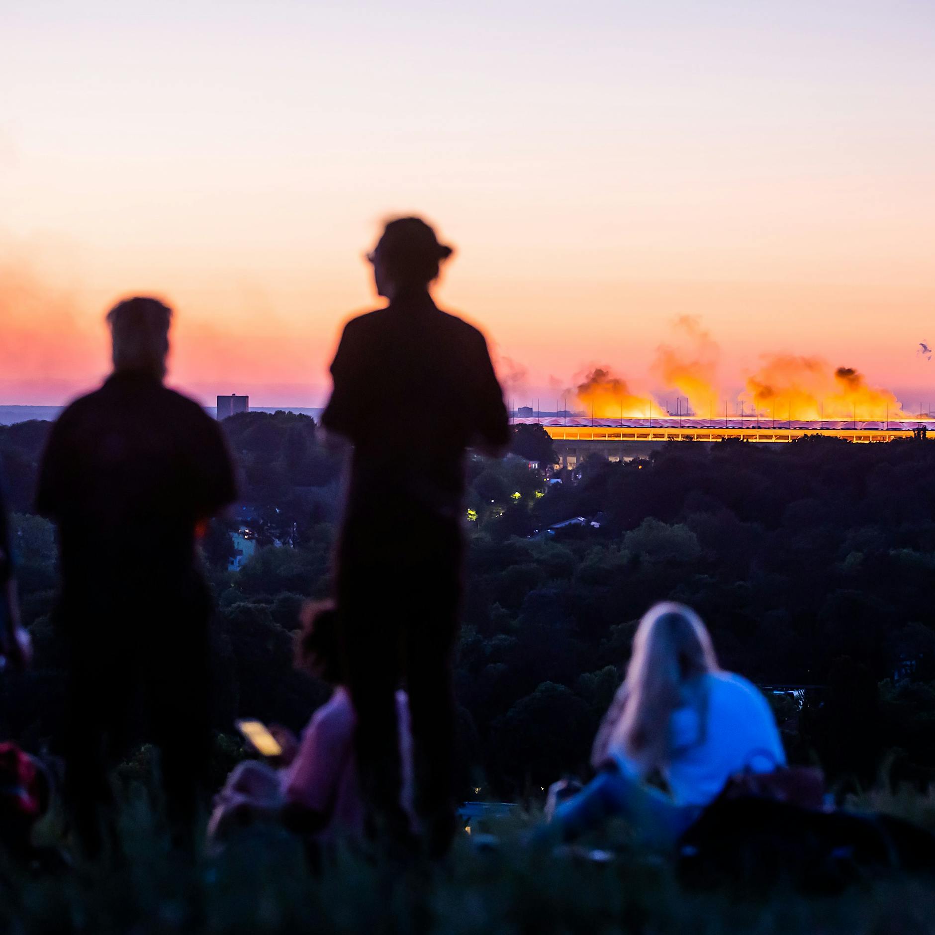 Olympiastadion in Flammen: Berliner in Sorge – aber keine Angst, es ist nur Rammstein!