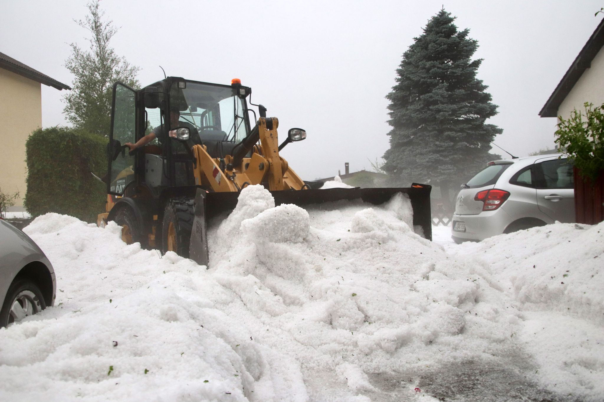 Image - Wetter verrückt! Irrer Mega-Hagel in Bayern: Diese Bilder zeigen Deutschland im Juni!