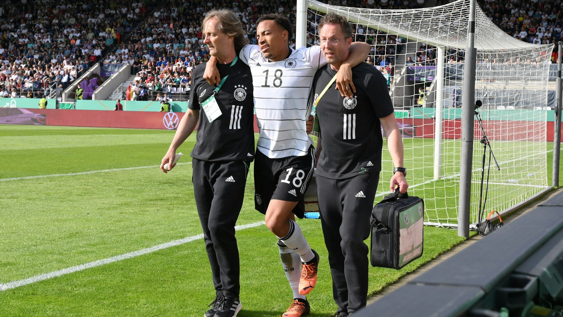 Jamie Leweling, Neuzugang des 1. FC Union,&nbsp; wurde bei der U21 verletzt ausgewechselt.