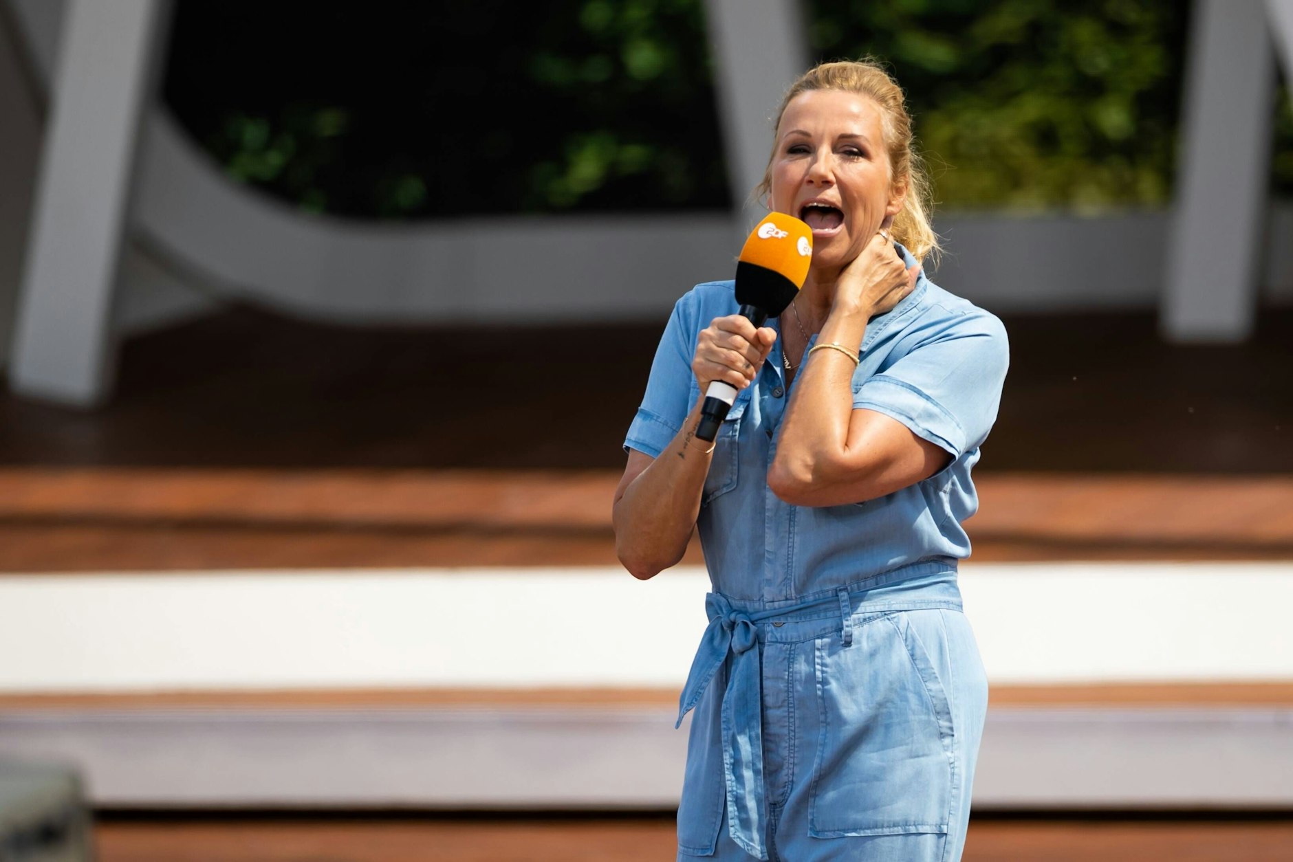 Bereits seit vielen Jahren moderiert Andrea Kiewel den ZDF-Fernsehgarten.