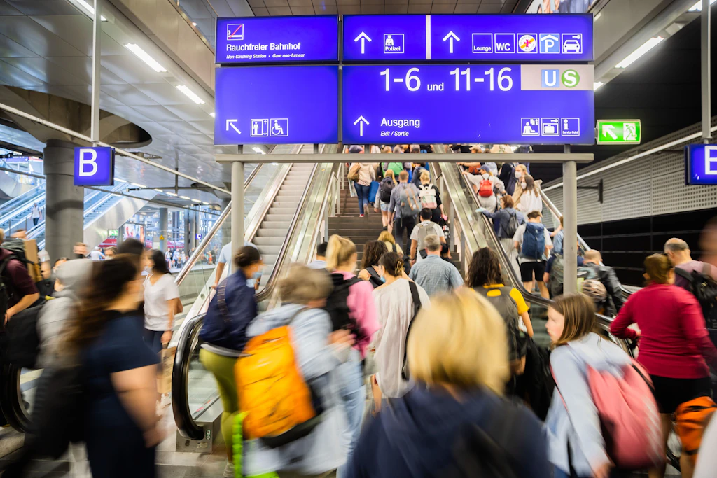 9-Euro-Ticket: Reisewelle an Pfingsten sorgt weiter für Bahn-Chaos