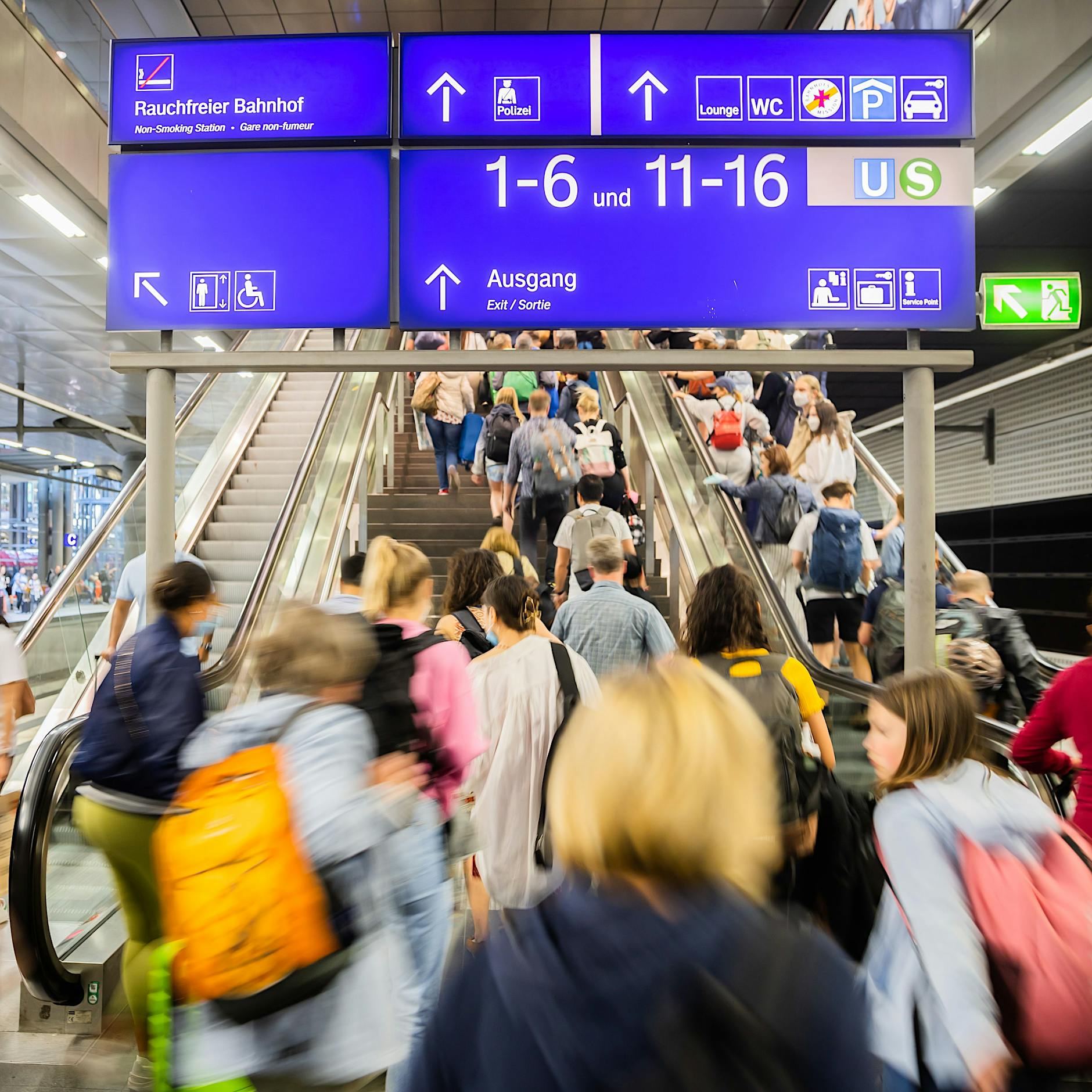 9-Euro-Ticket: Reisewelle an Pfingsten sorgt weiter für Bahn-Chaos