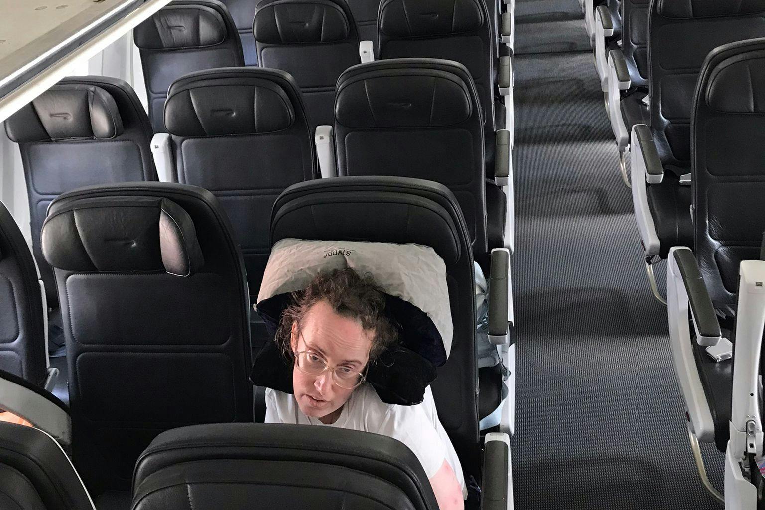 Victoria Brignell musste anderthalb Stunden im Flugzeug ausharren.