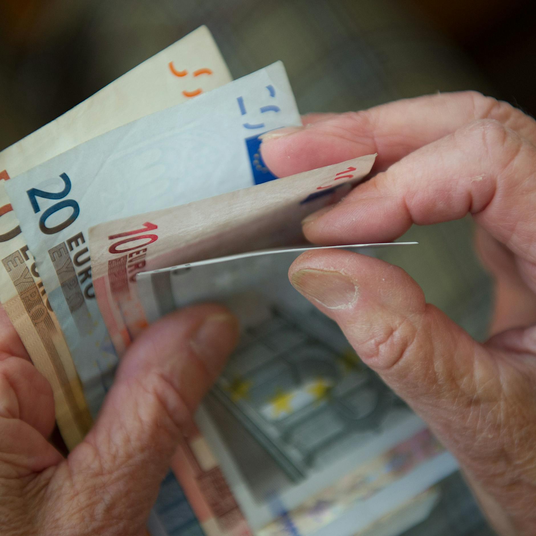 Energiepauschale: Rentnerin verklagt Ampelkoalition