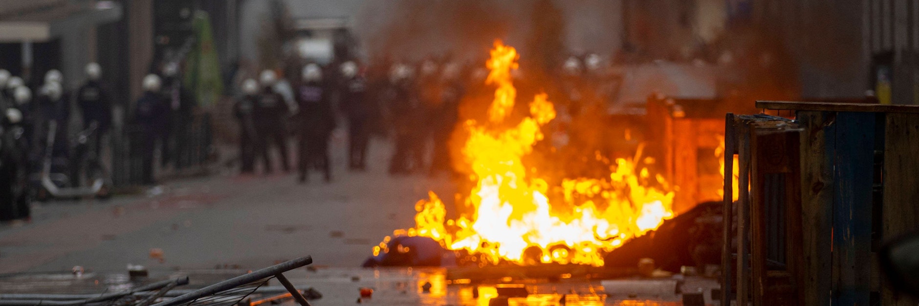 Am Rande von Fußballspielen kommt es immer wieder zu schweren Krawallen. Vor dem Duell England gegen Deutschland ist die Polizei in München in Alarmbereitschaft