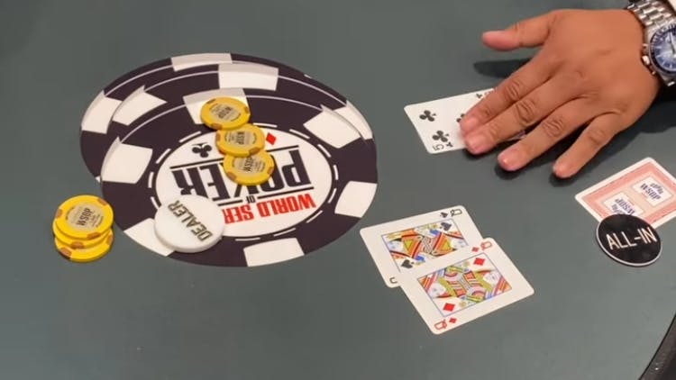 Max Kruse lässt seine Follower auf Instagram an seinem Poker-Abenteuer in Las Vergas teilhaben.