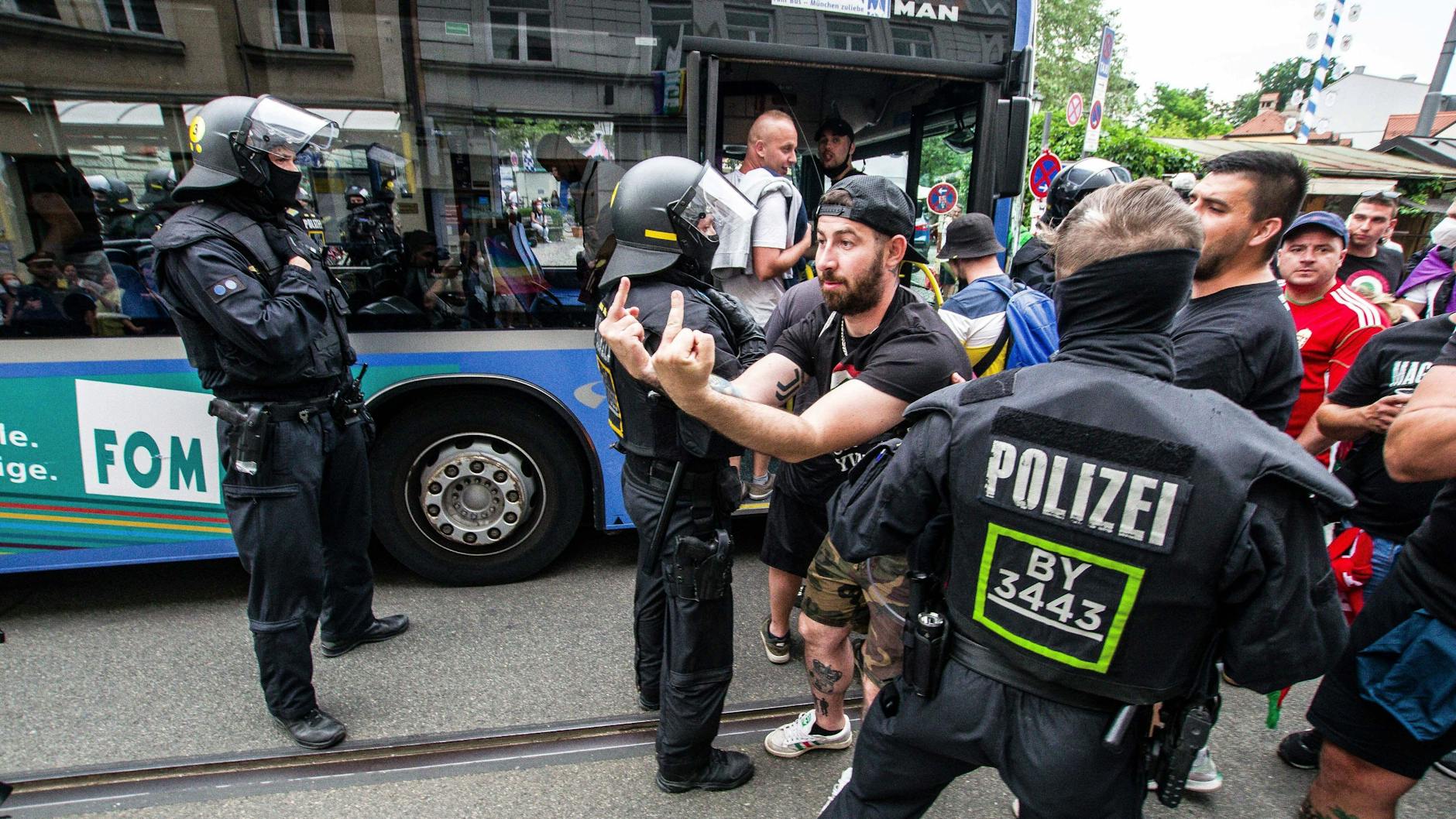 2021 gerieten ungarische Fans mit der Münchner Polizei aneinander. Vor dem Spiel Deutschland gegen England rechnen die Behörden mit vielen Hooligans.