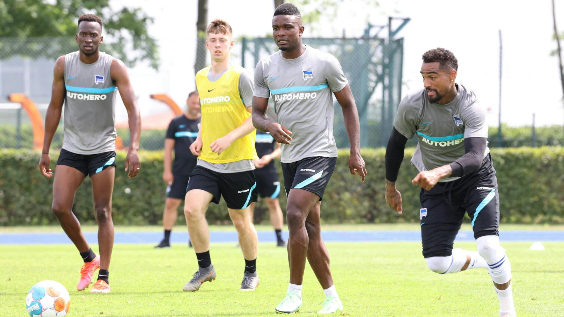 Jhon Cordoba (2. v. r.) mischte vergangene Saison in der Vorbereitung noch bei Hertha BSC mit, wechselte dann doch noch zu FK Krasnodar nach Russland.