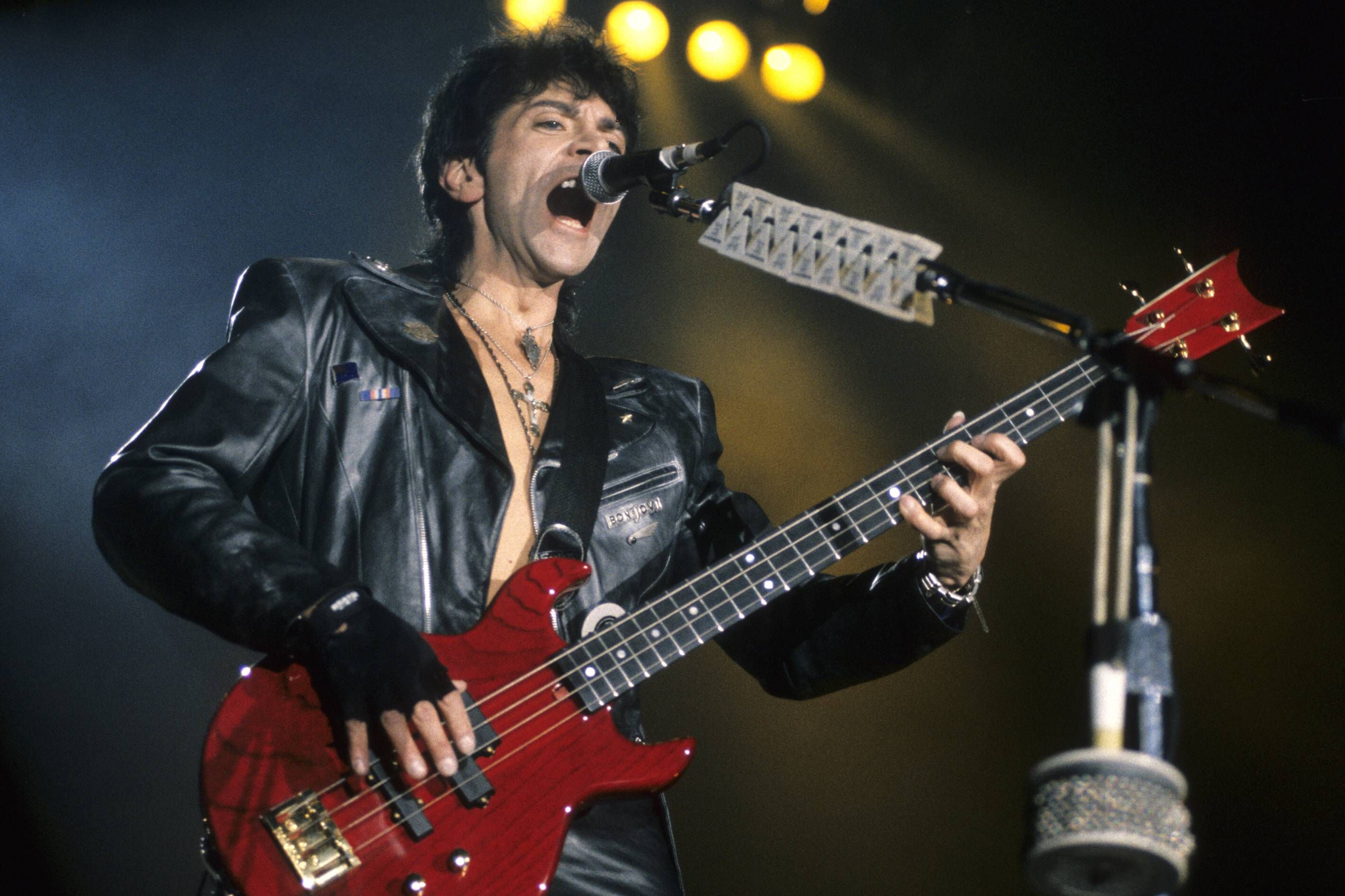 Schock für die Musikwelt: Bon Jovi trauert um Bassisten Alec John Such! So emotional verabschiedet sich die Band von ihm