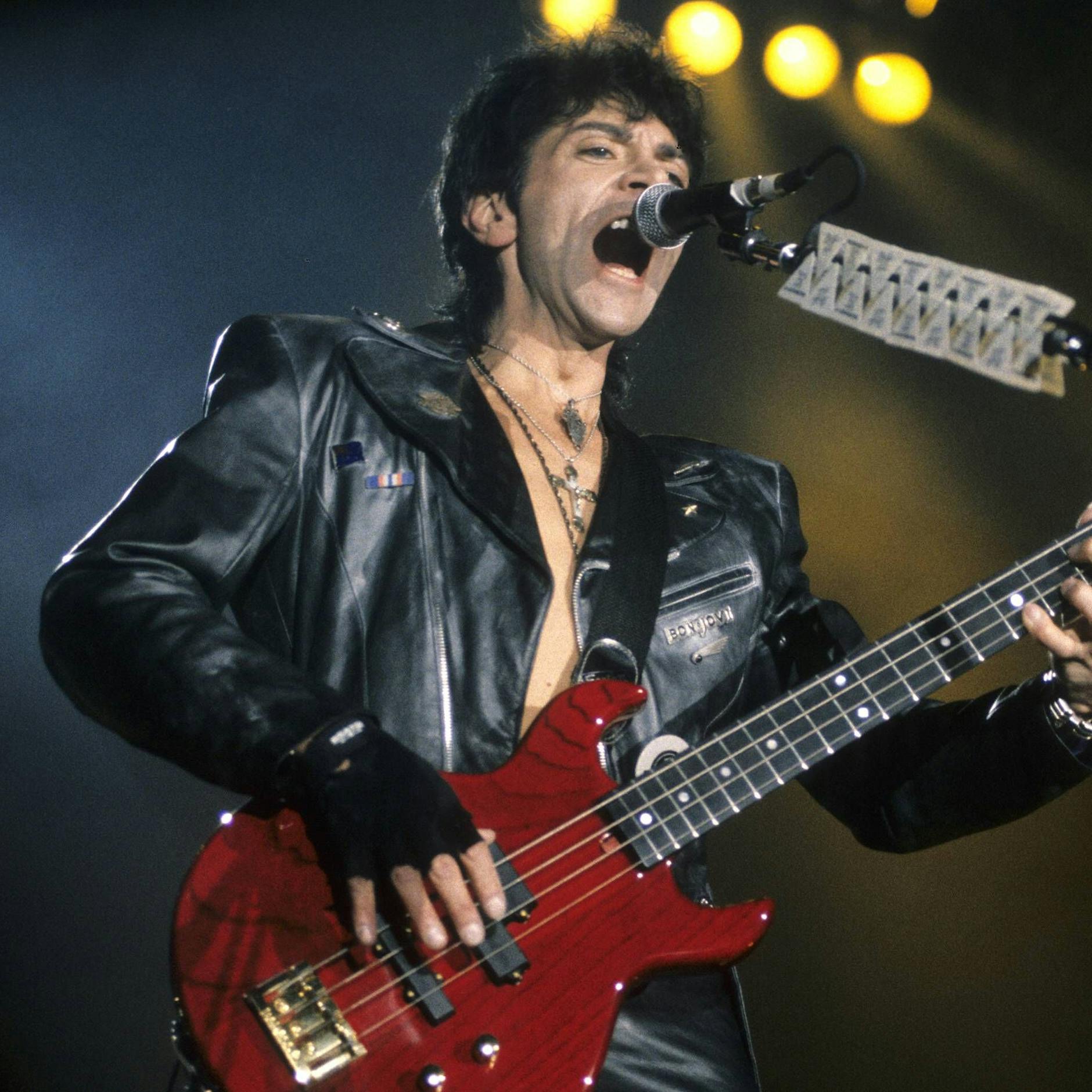 Schock für die Musikwelt: Bon Jovi trauert um Bassisten Alec John Such! So emotional verabschiedet sich die Band von ihm