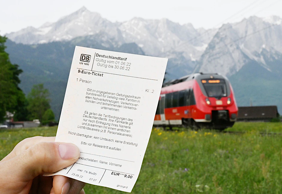ARCHIV - Ausflugsorte können an Pfingsten wegen des 9-Euro-Tickets mit deutlich mehr Besuchern rechnen.  