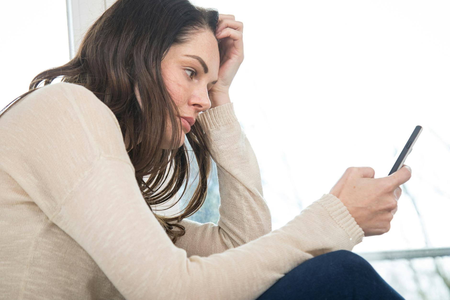 Das Bundesamt für Sicherheit in der Informationstechnik (BSI) warnt vor derzeit grassierenden Spoofing-Anrufen mit der eigenen Behördenrufnummer - und rät Betroffenen sofort aufzulegen. (Symbolbild)