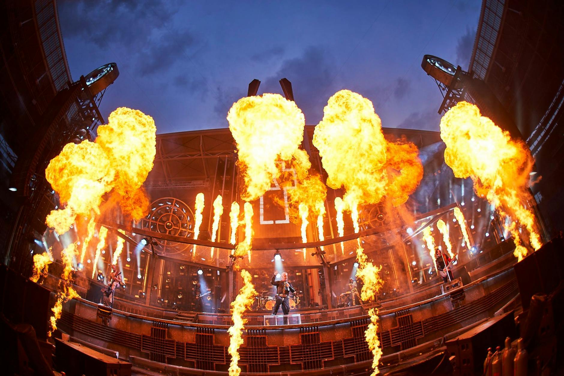 Feuer und Flamme für Rammstein: Ein Konzert der Berliner Rocker ist eine Show für alle Sinne.