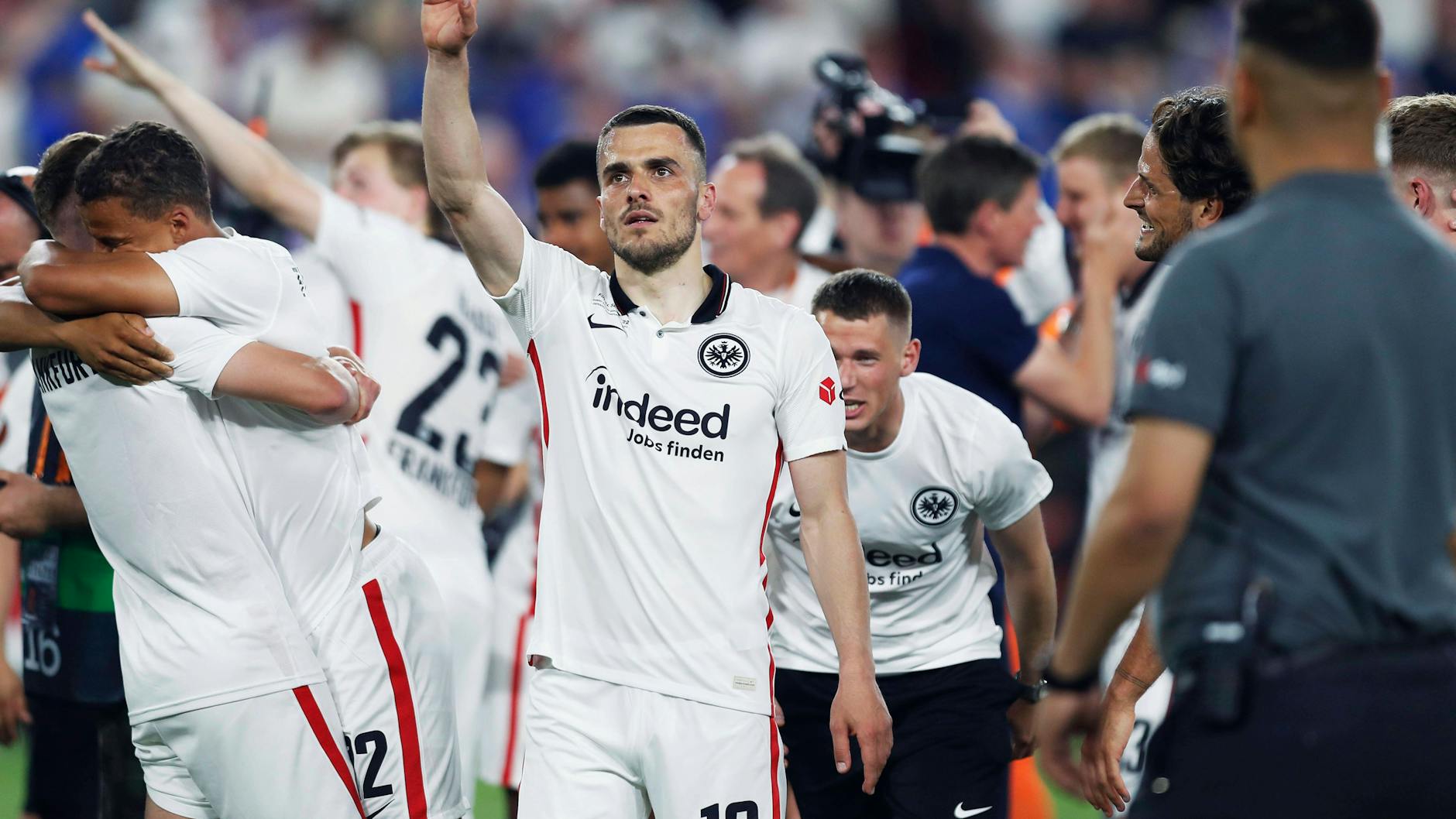 Filip Kostic (29) gewann mit Einracht Frankfurt sensationell die Europa League. Jetzt soll er sich mit Juventus Turin über einen Wechsel einig sein.