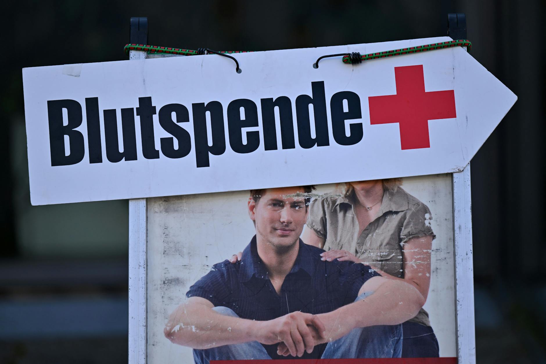 Das Deutsche Rote Kreuz (DRK) bittet dringend um Blutspenden.