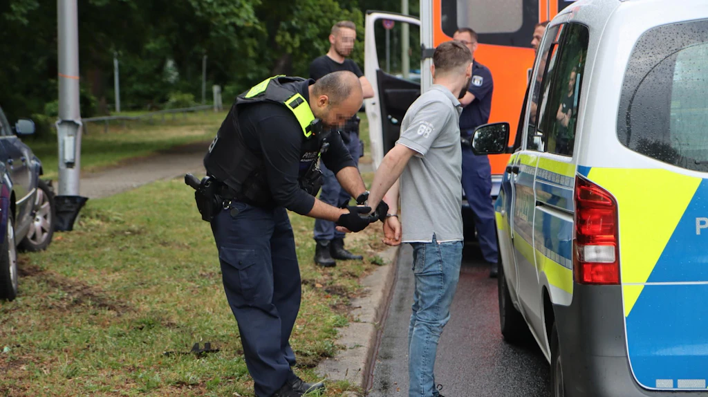Suff-Unfall mit zwei Kindern: Polizei Berlin nimmt Fahrer sein Bier weg