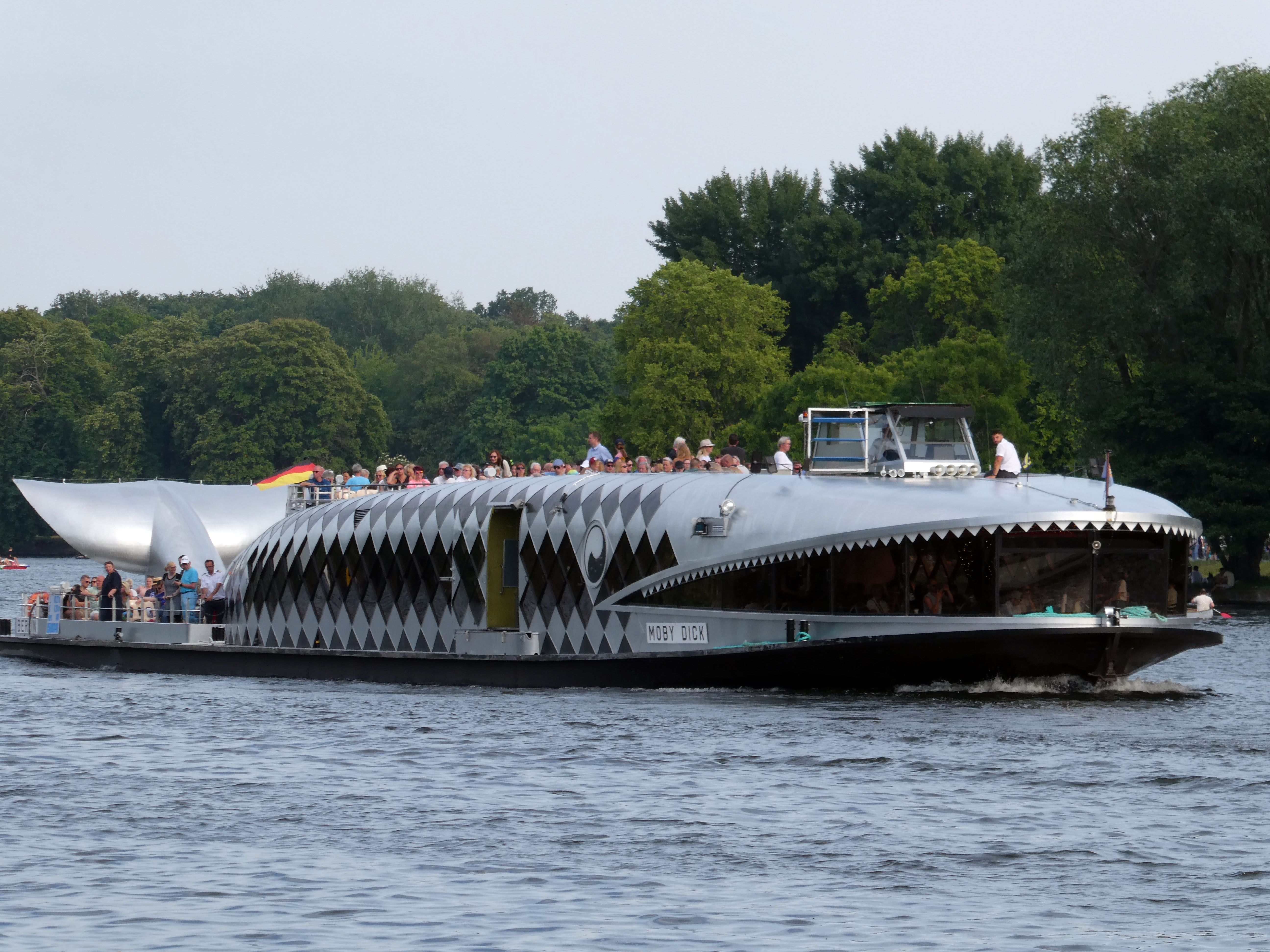 Image - West-Dampfer-Legende schippert jetzt in Ost-Gewässern: Spaltet „Moby Dick“ Berlin?