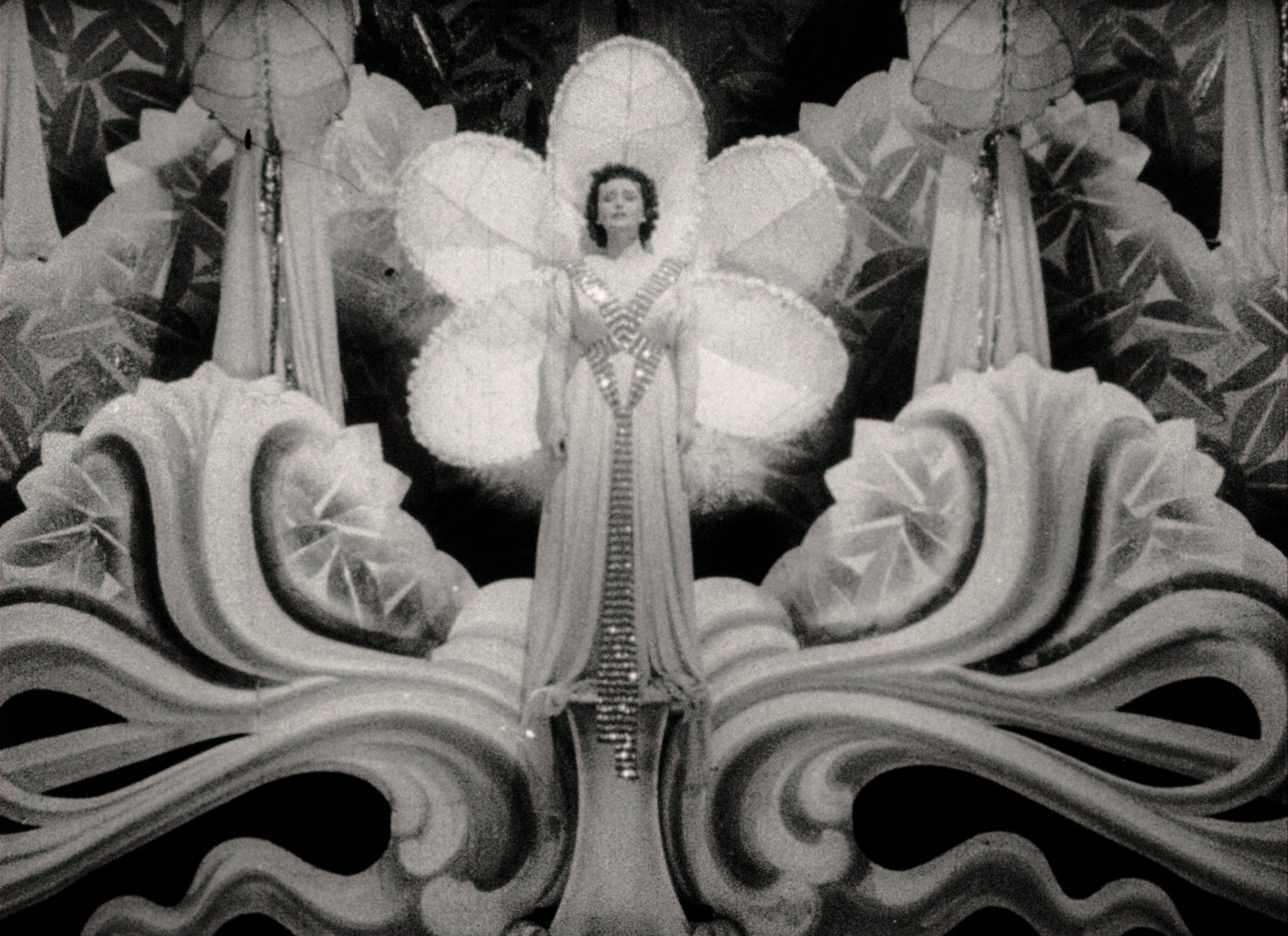 „Ich weiß, es wird einmal ein Wunder gescheh‘n“: Vor 80 Jahren kam der NS-Durchhaltefilm mit den größten Hits von Zarah Leander in die Kinos