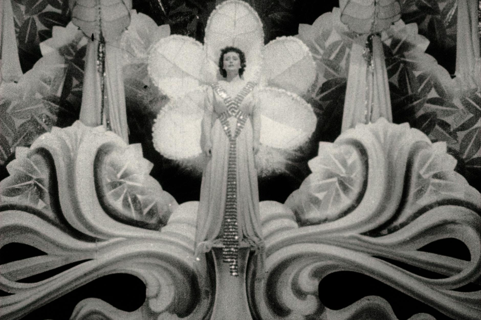 Zarah Leander als Hanna Holberg in einer Szene des Films „Die große Liebe“.