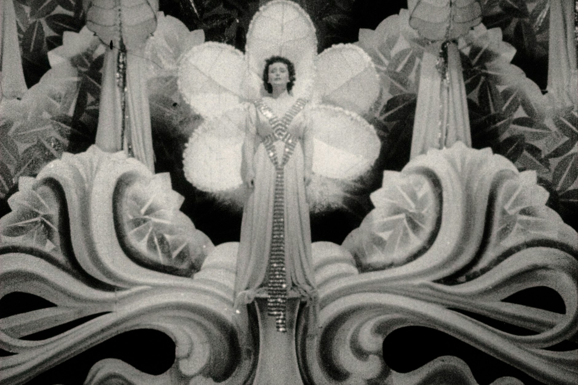 Zarah Leander als Hanna Holberg in einer Szene des Films „Die große Liebe“.