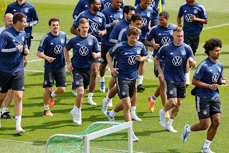 Das DFB-Team steht gegen den EM-Zweiten England in der Nations League vor dem 989. Länderspiel.  