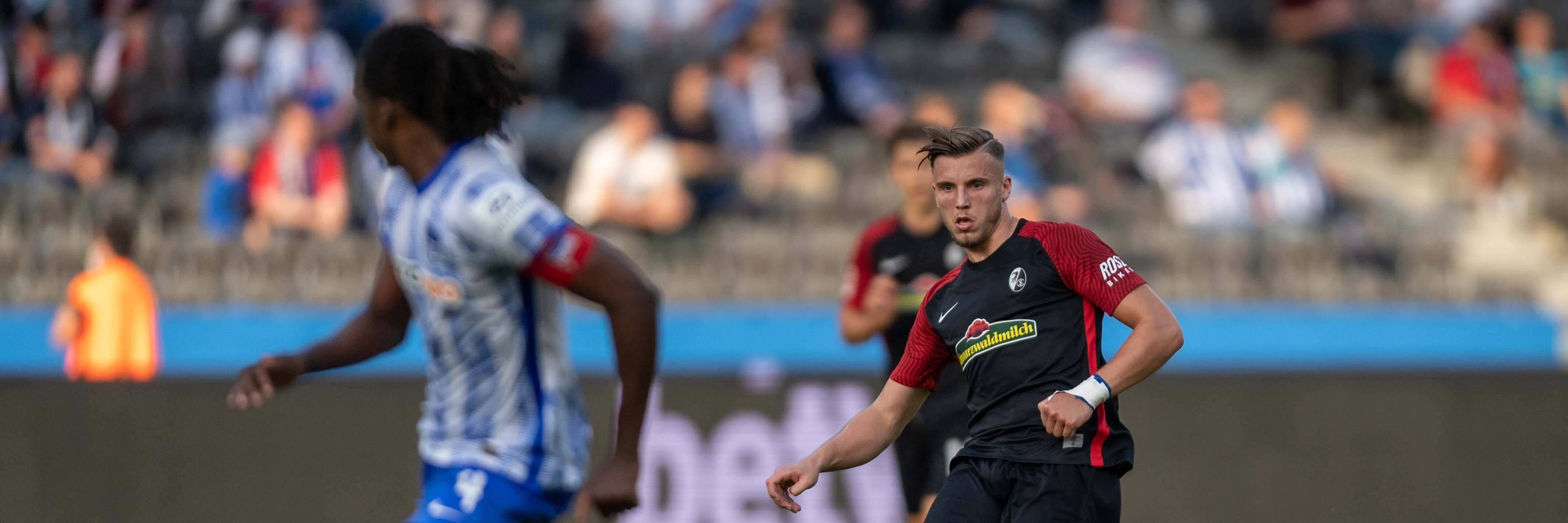 Stürmer Ermedin Demirovic vom SC Freiburg soll das Interesse von Hertha BSC geweckt haben.