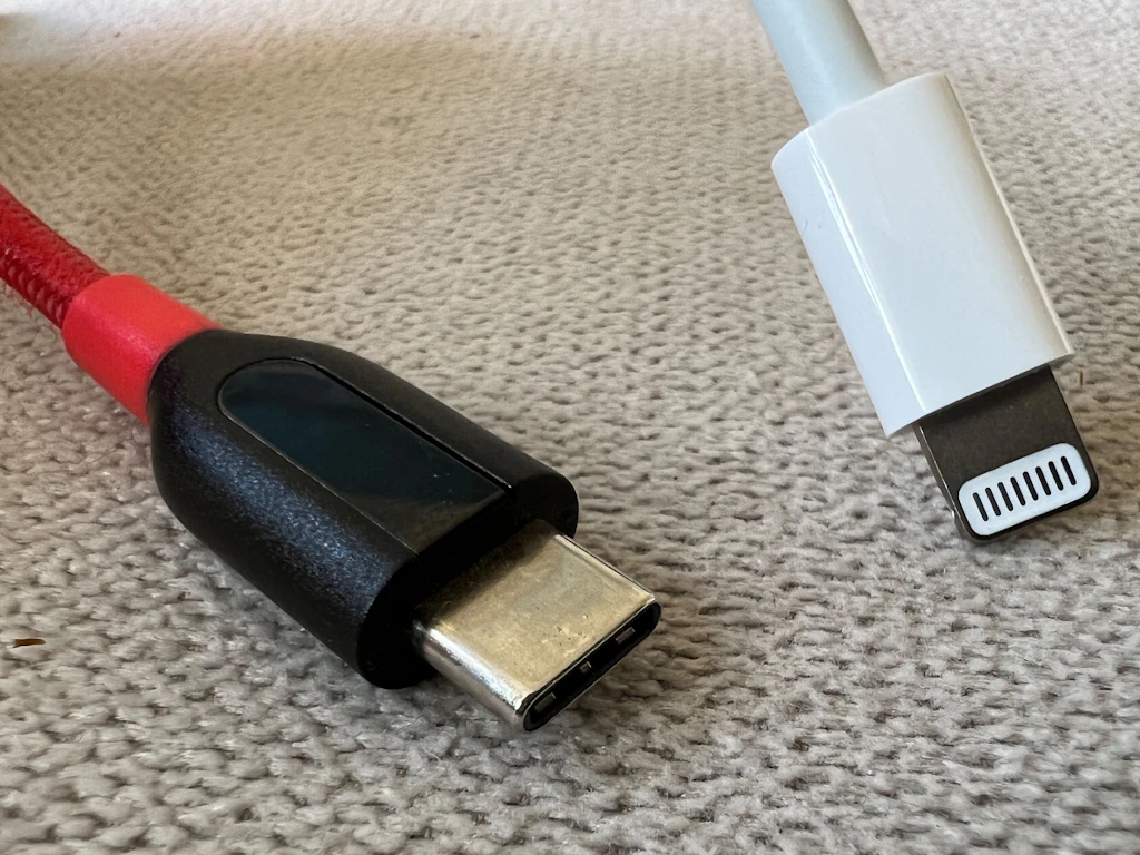 Schluss mit dem Kabelsalat: EU einigt sich auf einheitliche Handy-Ladestecker