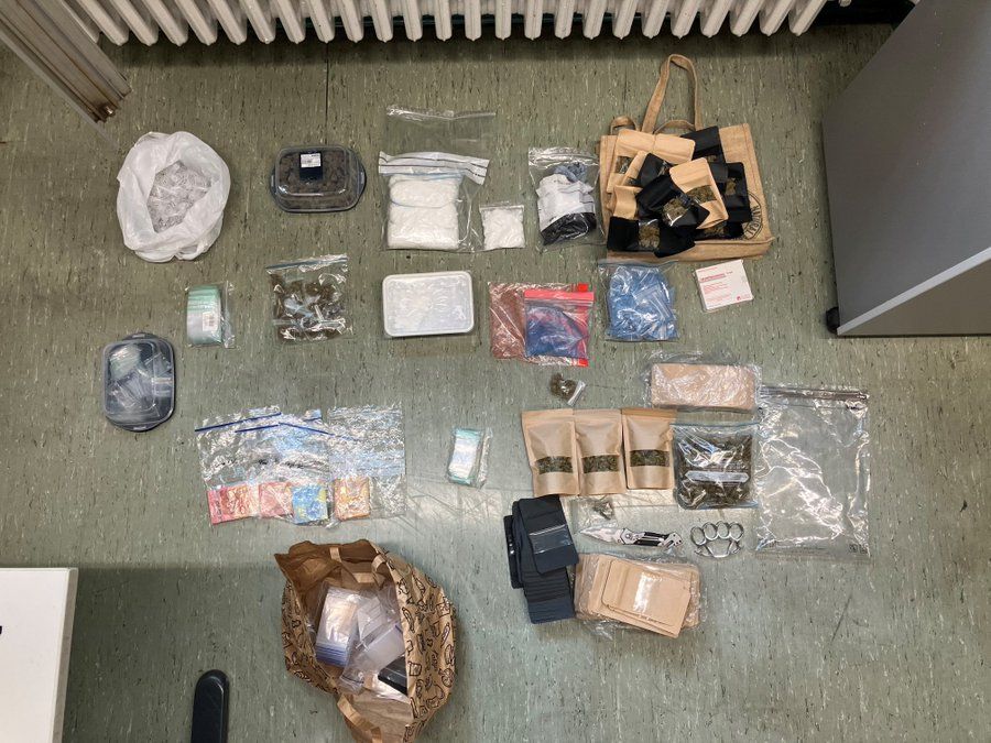 Mutmaßlicher Dealer Gefasst: Polizei Berlin Zeigt Foto Von Fund