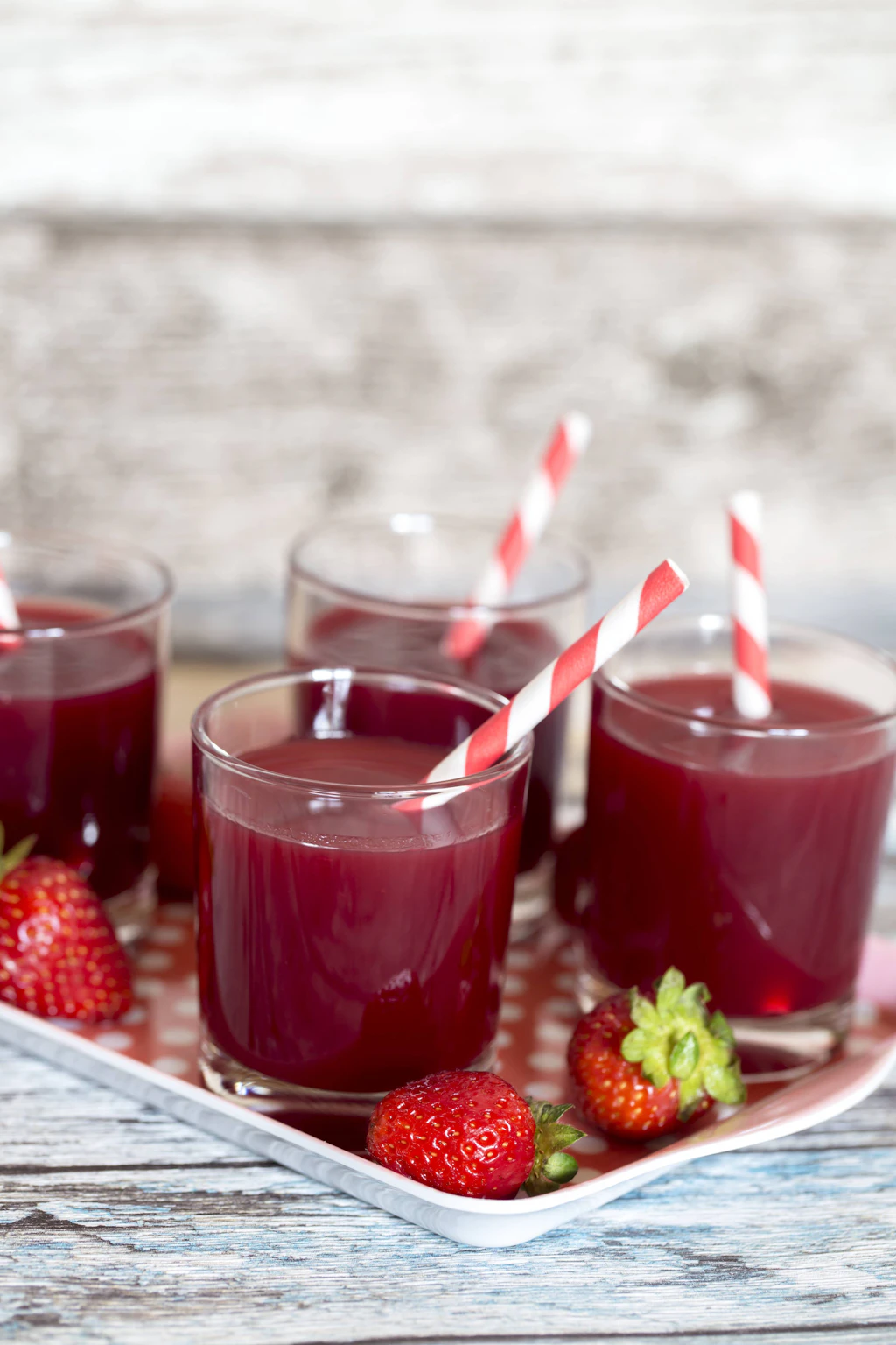Erdbeerlimes im Handumdrehen selber machen – so geht das: Geniales Rezept für den Sommer-Drink!