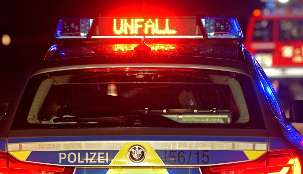 Vater fährt mit zwei Promille und Kindern gegen Ampel