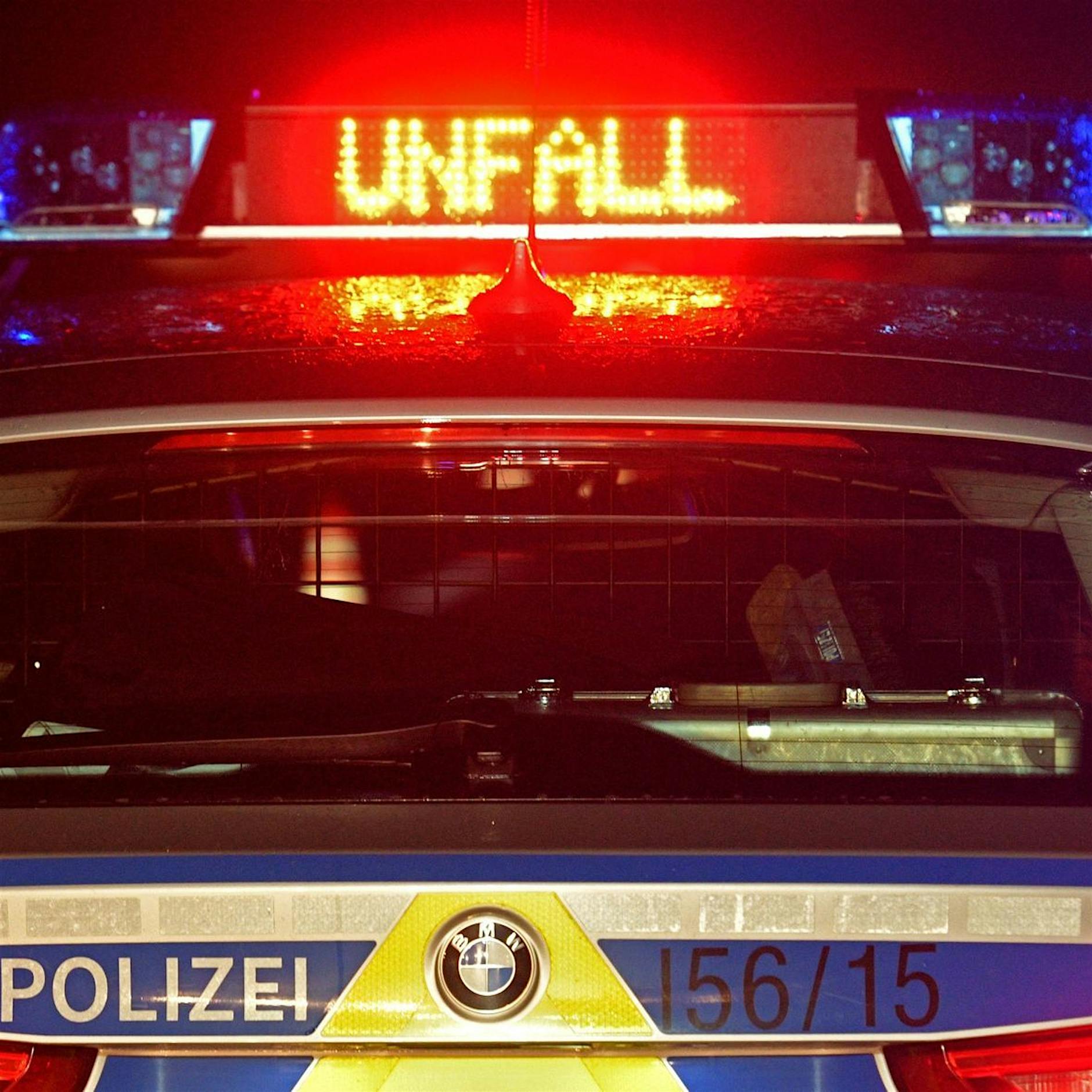 Vater fährt mit zwei Promille und Kindern gegen Ampel