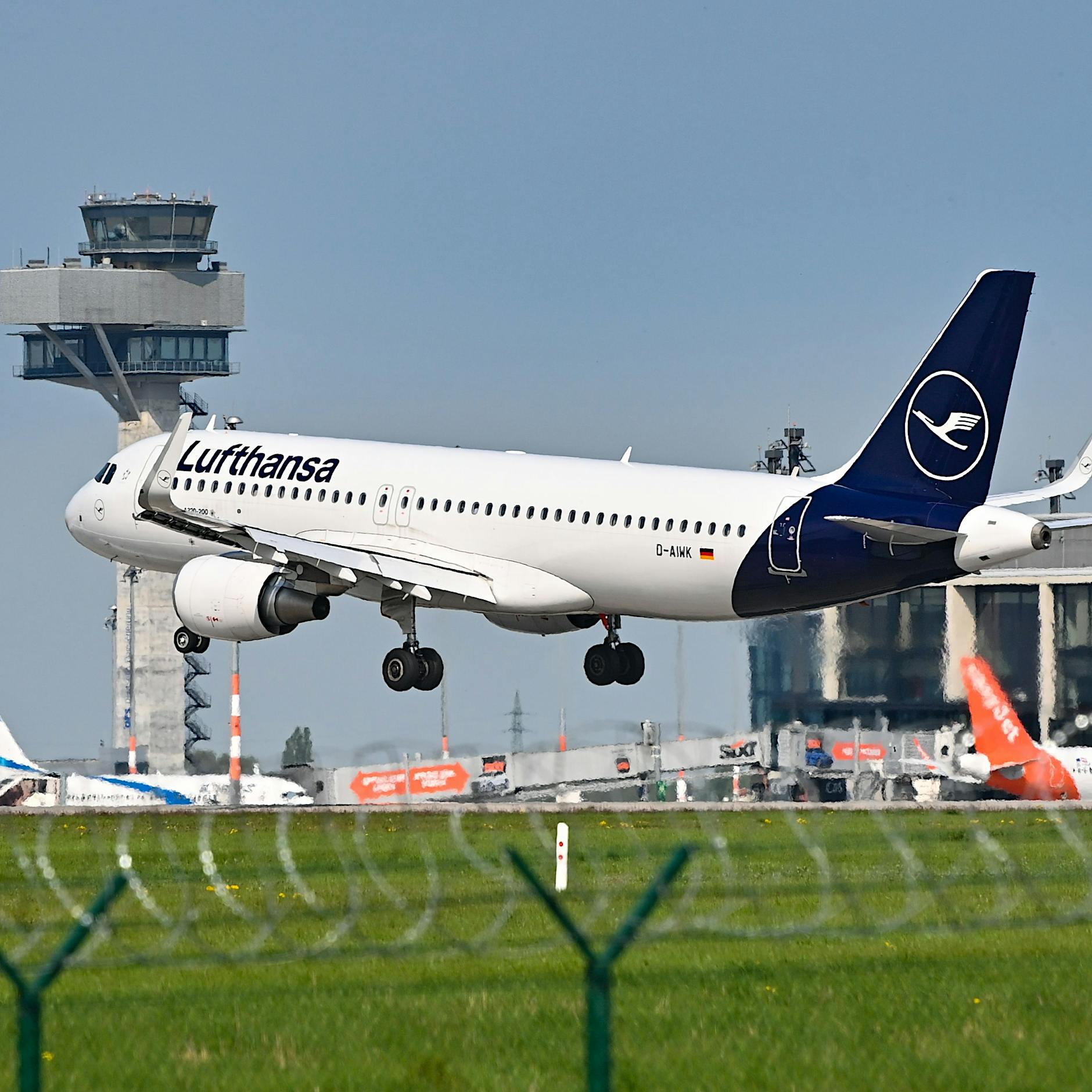 Urlaub: Lufthansa und Eurowings streichen Hunderte Flüge für Juli