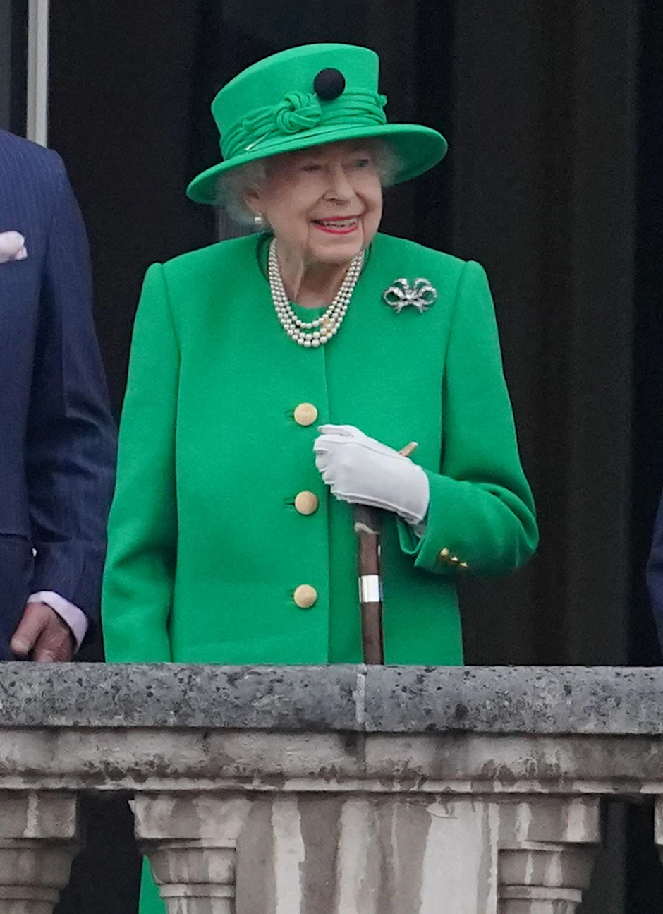 Königin Elizabeth II. zeigt sich noch mal auf dem Balkon des Buckingham Palastes.  