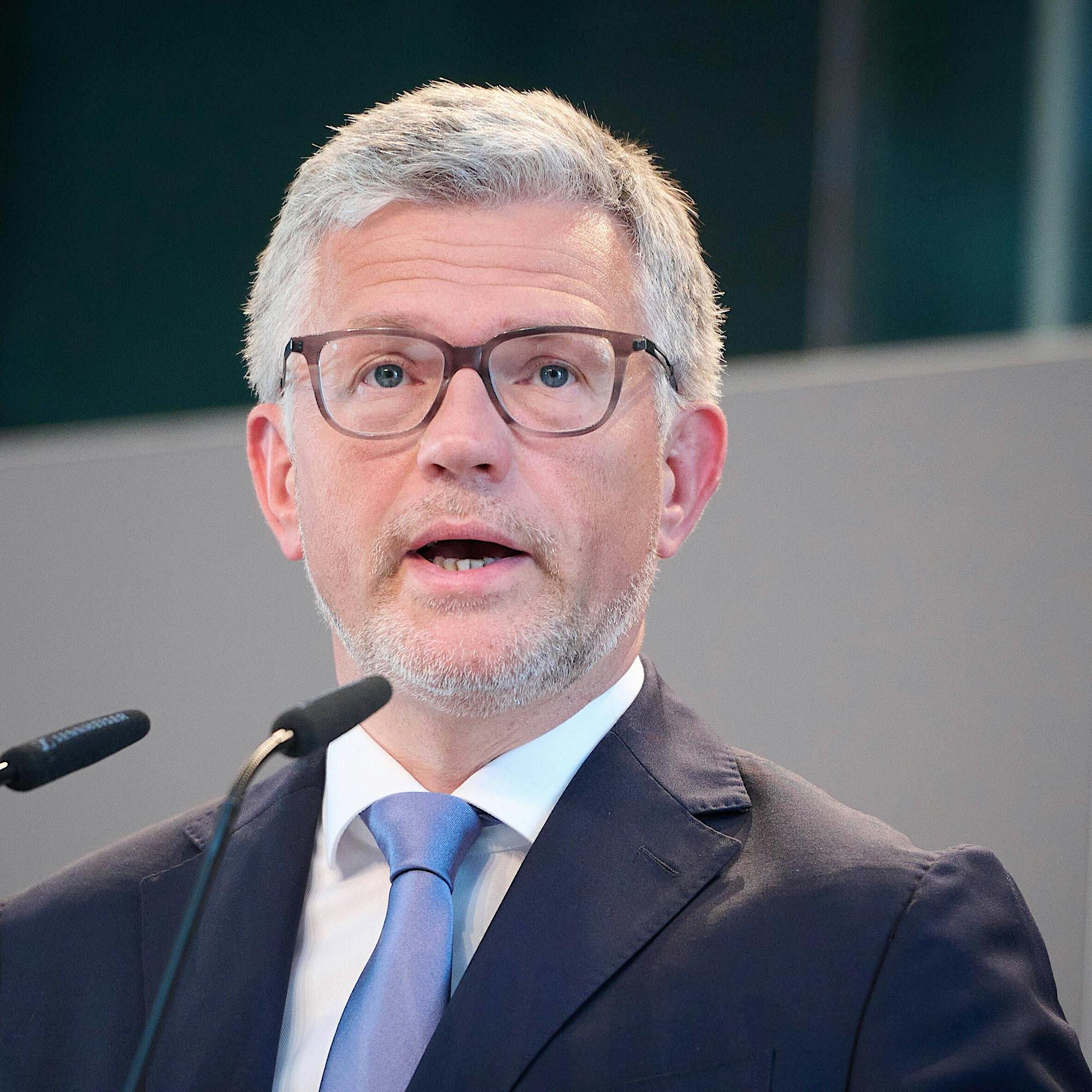 Warum Melnyks Aussagen über Bandera ihn als Holocaustleugner und Antisemit outen