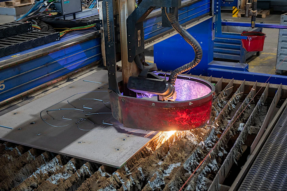 ARCHIV - Produktion im Maschinenbau. Laut Bundeswirtschaftsministerium verteuern die hohen Preise für Strom, Gas und Öl kurzfristig viele Produktionsprozesse.  