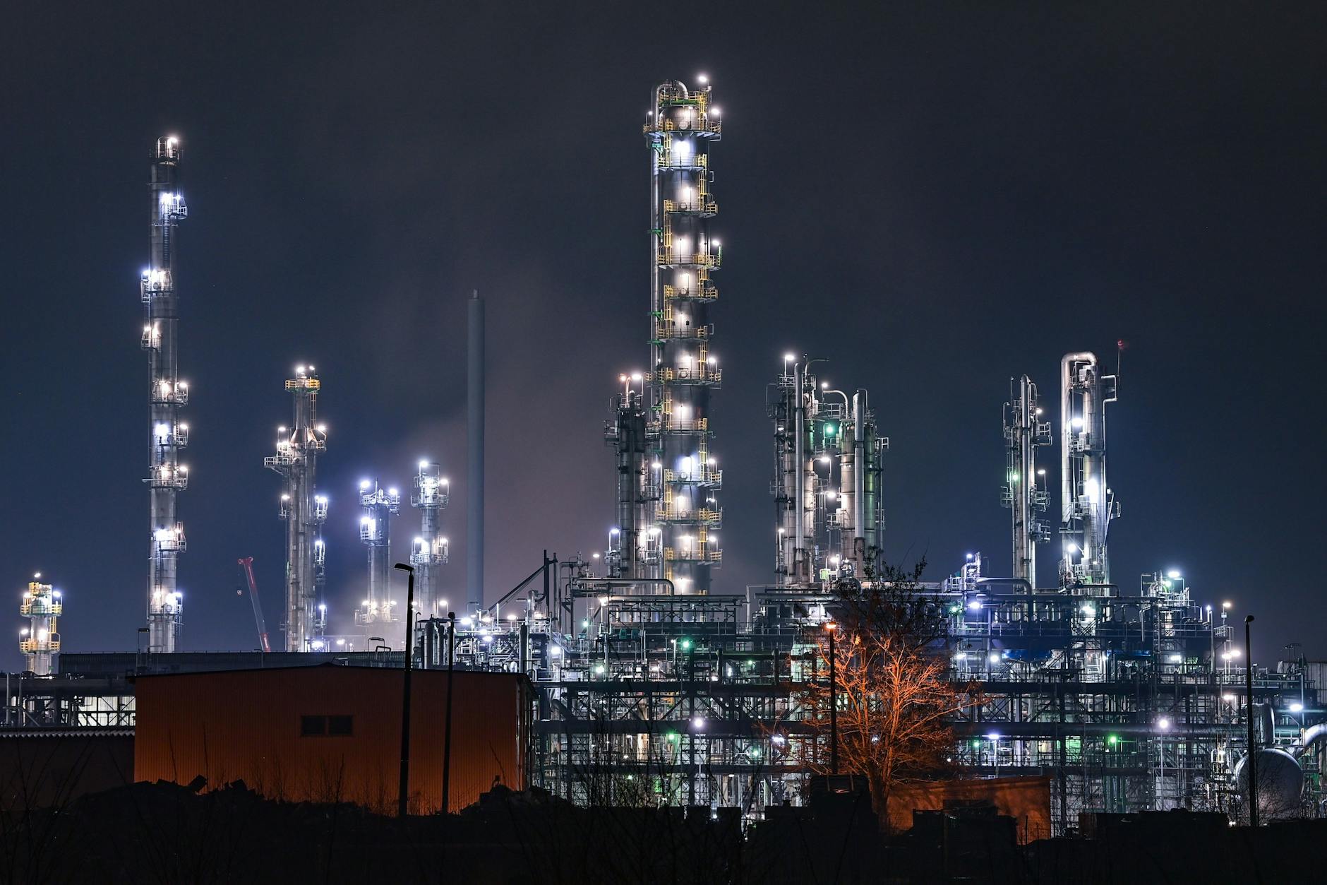 Die PCK-Raffinerie in Schwedt ist eine der zwei großen Raffinerien in Ostdeutschland neben der in Leuna (Sachsen-Anhalt).