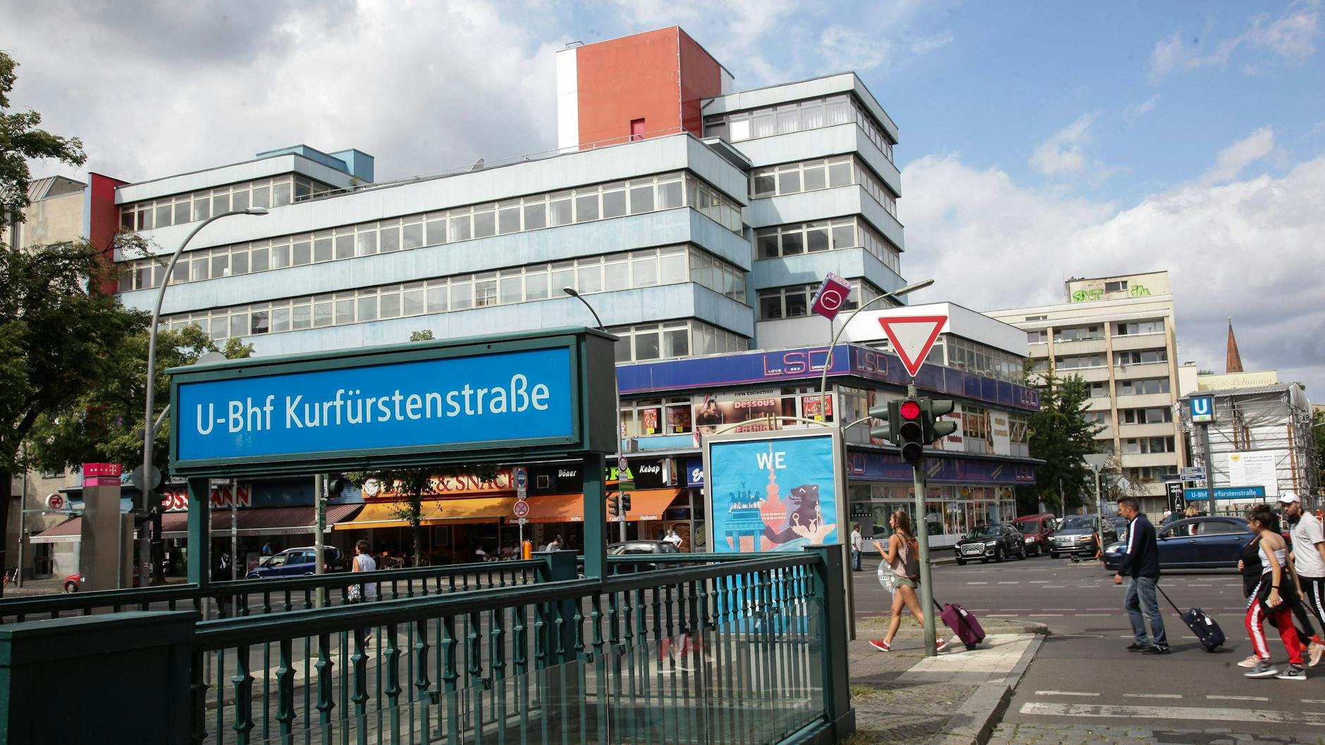 Da fängt das Elend an: U-Bahnhof Kurfürstenstraße. Schon Christiane F. stieg hier regelmäßig aus. Seitdem hat sich nicht wirklich viel getan.
