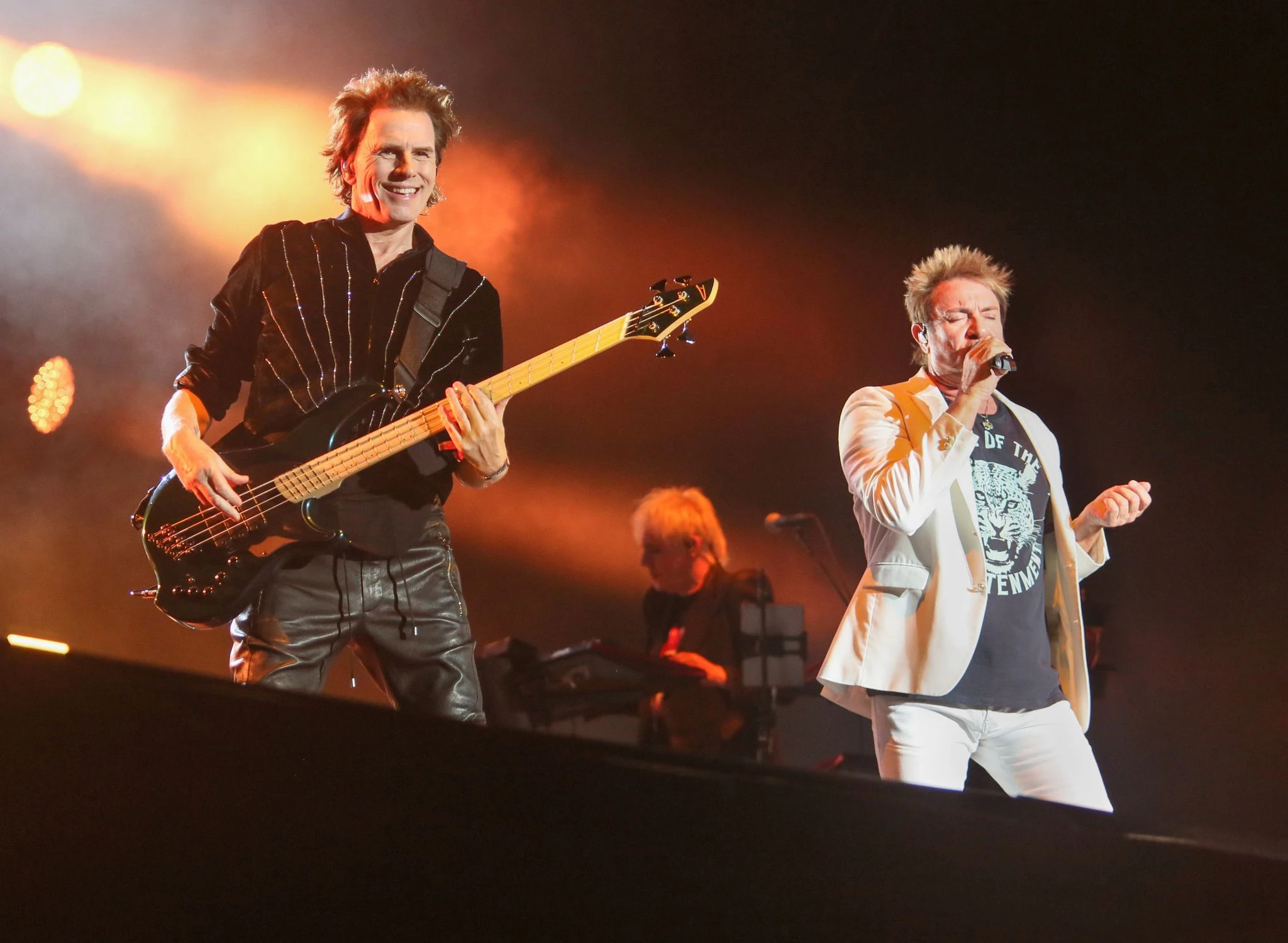 ARCHIV - John Taylor (l) von Duran Duran und Simon Le Bon 2021 in Austin.  
