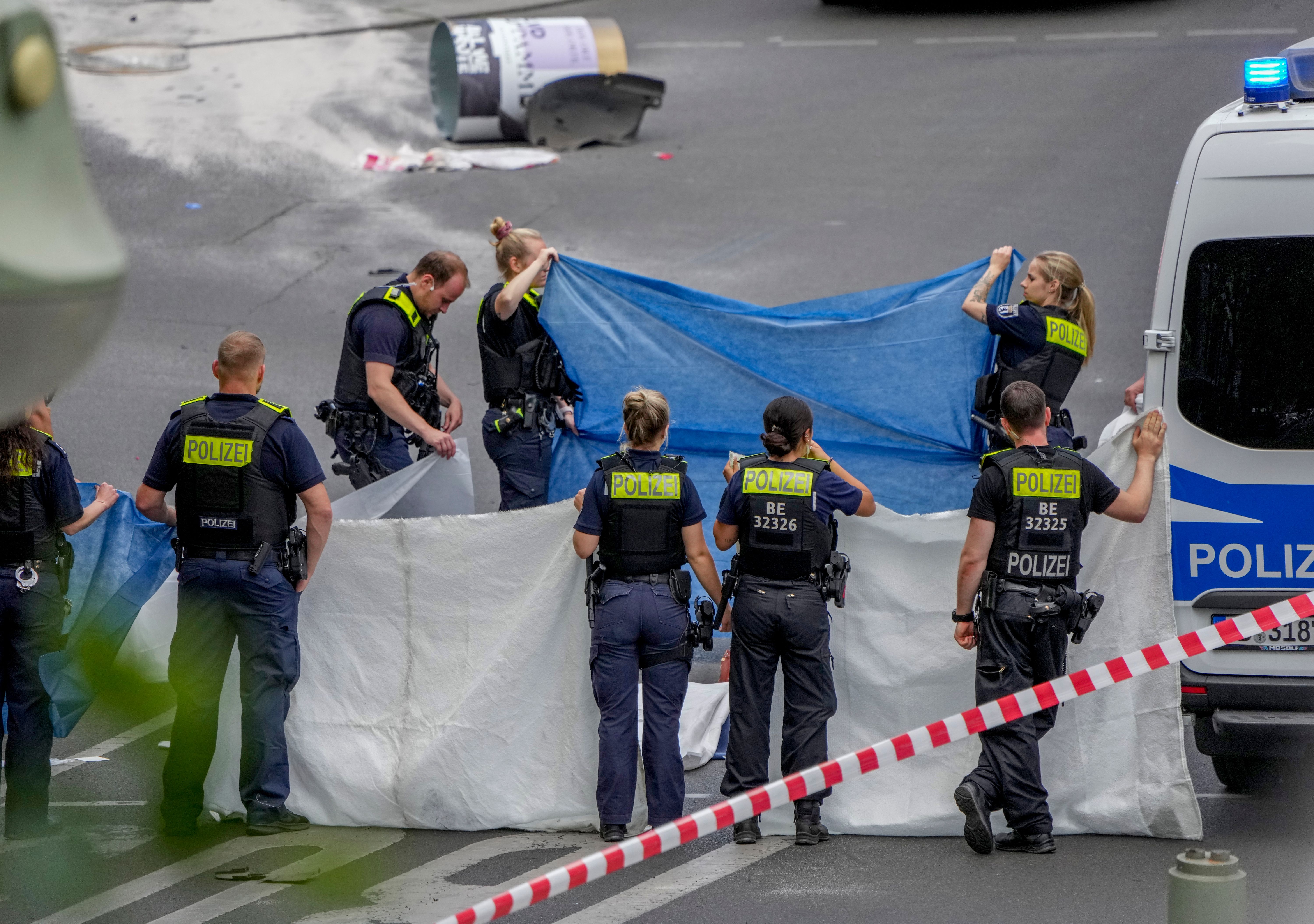 Tödliche Amokfahrt Am Breitscheidplatz: „Körper Sind Durch Die Luft ...