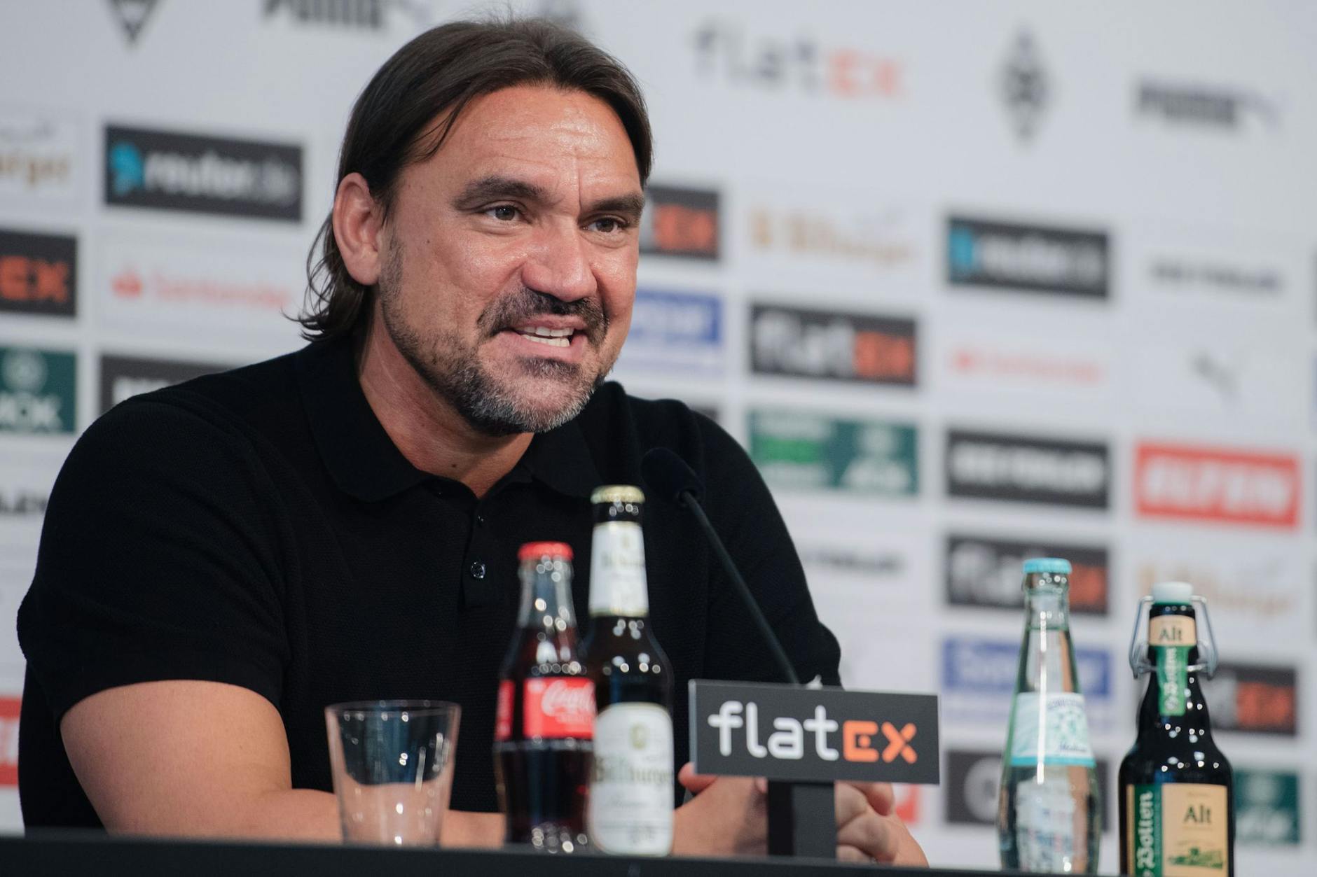 Daniel Farke wird bei einer Pressekonferenz von Borussia Mönchengladbach als neuer Trainer vorgestellt. - WICHTIGER HINWEIS: Gemäß den Vorgaben der DFL Deutsche Fußball Liga bzw. des DFB Deutscher Fußball-Bund ist es untersagt, in dem Stadion und/oder vom Spiel angefertigte Fotoaufnahmen in Form von Sequenzbildern und/oder videoähnlichen Fotostrecken zu verwerten bzw. verwerten zu lassen.