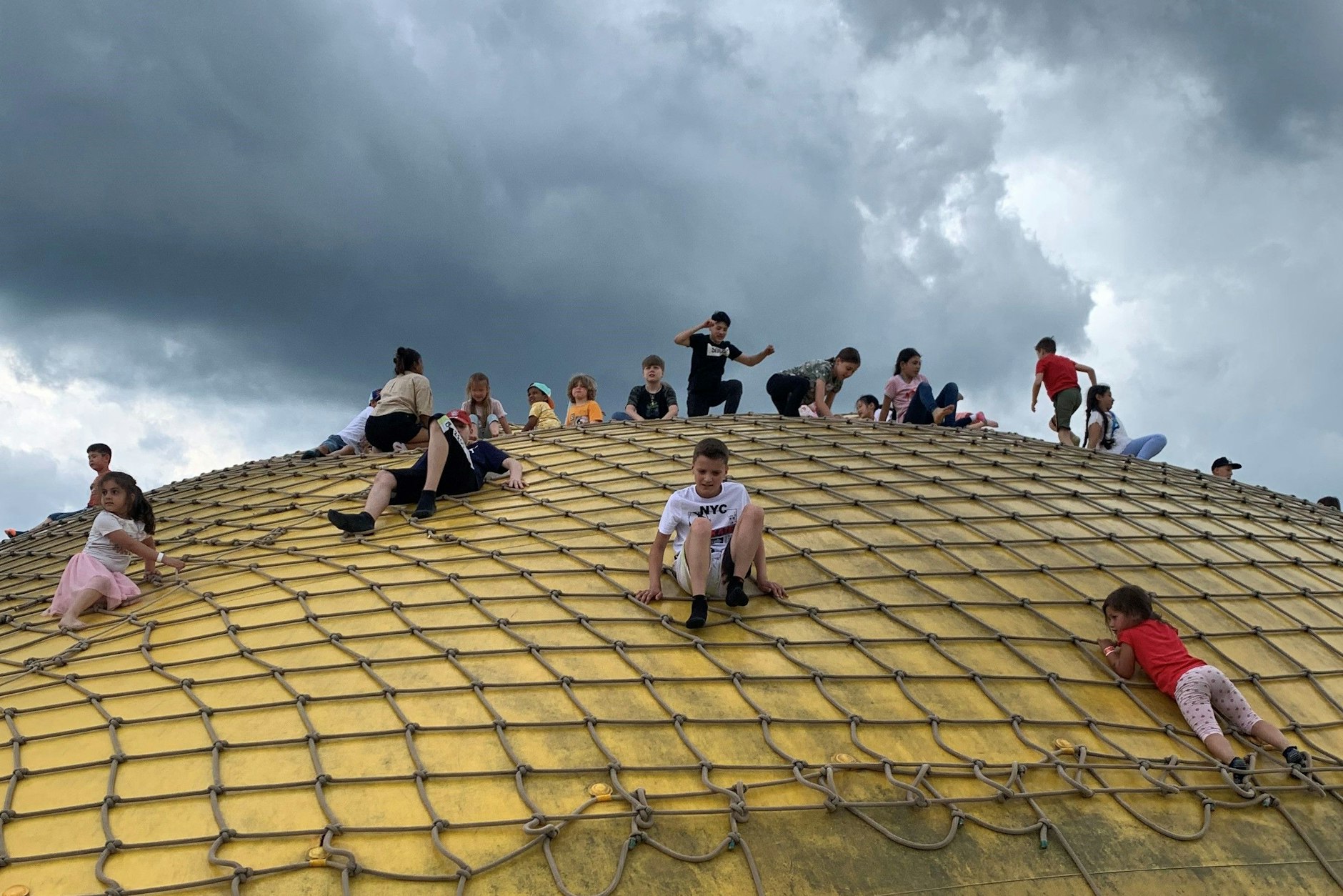 Die Wolkentürme waren groß, aber unten war so viel los, dass niemand in den Himmel schaute.