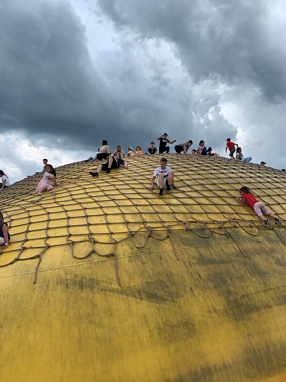 Die Wolkentürme waren groß, aber unten war so viel los, dass niemand in den Himmel schaute.