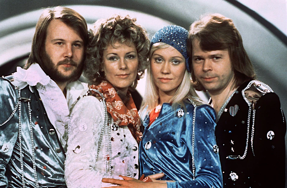 ARCHIV - Benny Andersson (l-r), Annafrid Lyngstad, Agnetha Fältskog und Björn Ulvaeus, beim Grand Prix d