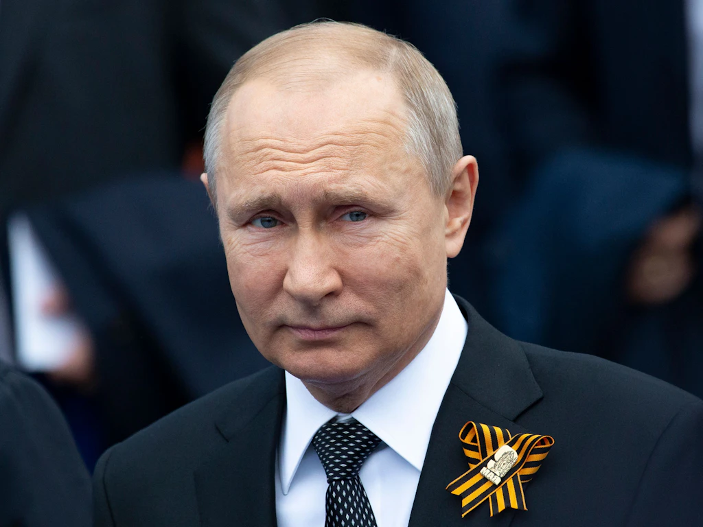 Die Russen unterstützen Wladimir Putin immer mehr und wollen: den Sieg