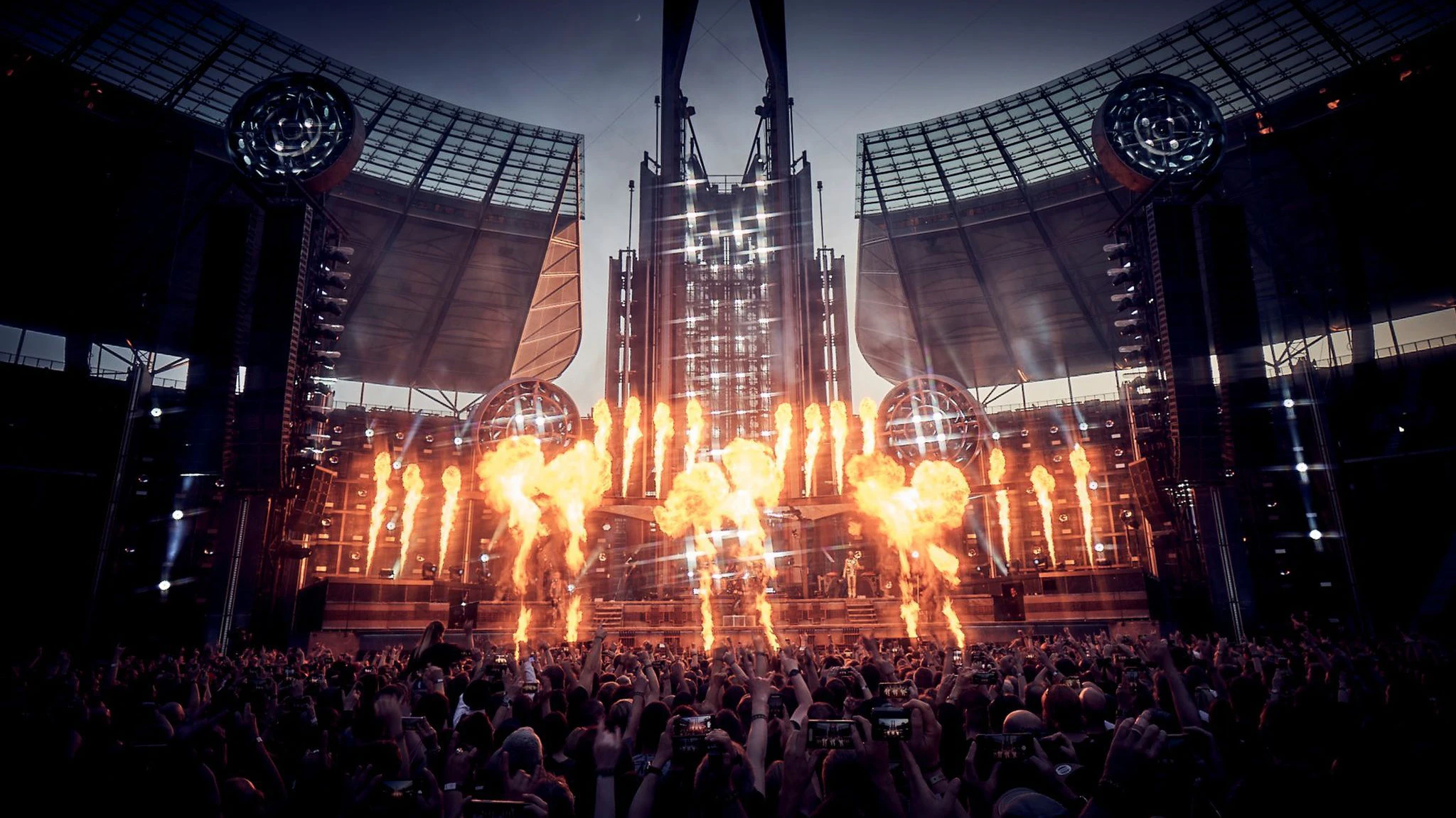 Die Berichte von Shyx beziehen sich auf ein Konzert der Band Rammstein im Berliner Olympiastadion 2022.&nbsp;