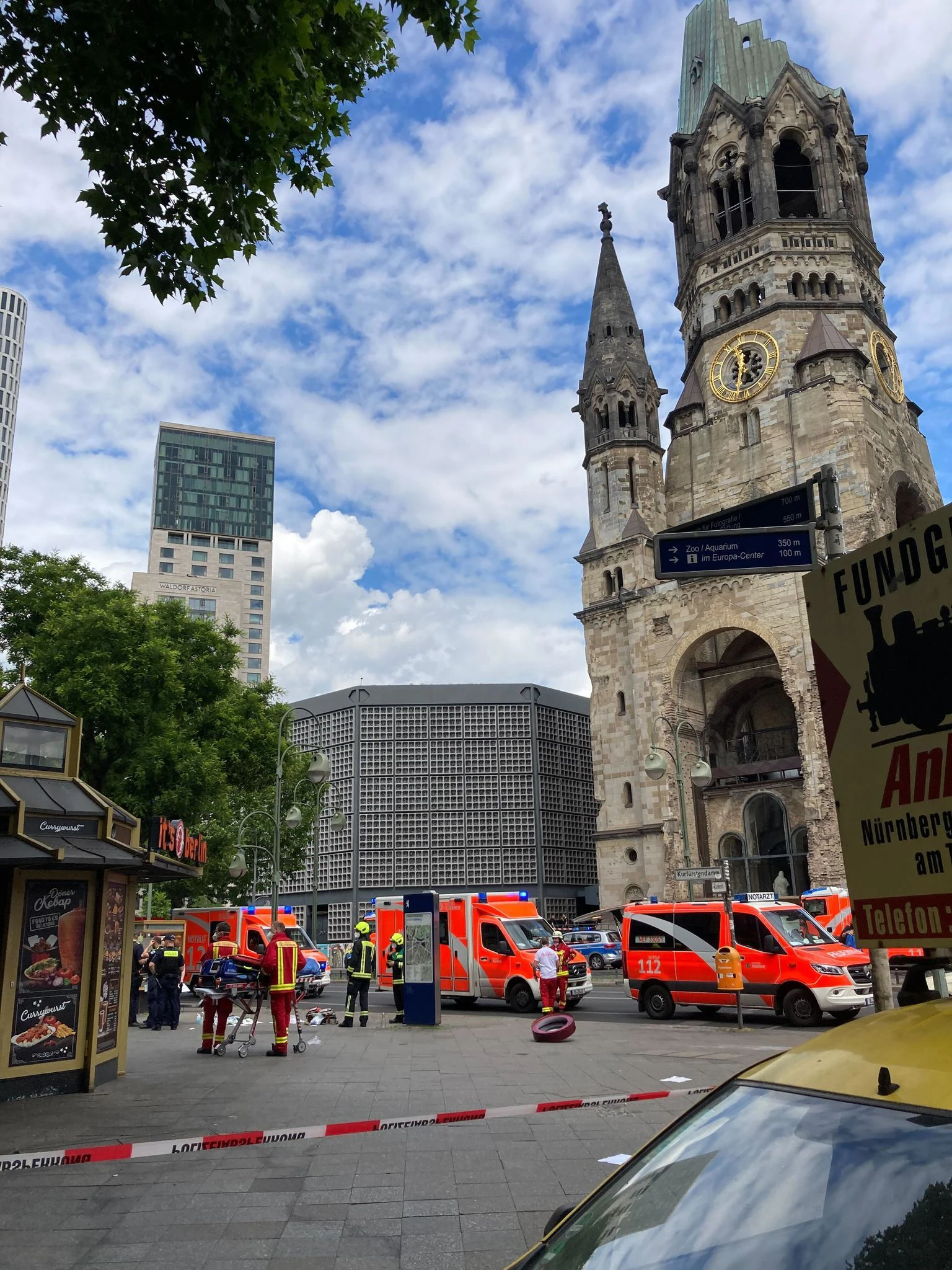 An der Gedächtniskirche war im Dezember 2016 ein islamistischer Attentäter in einen Weihnachtsmarkt gefahren - damals starben zwölf Menschen.  lbild/dpa
