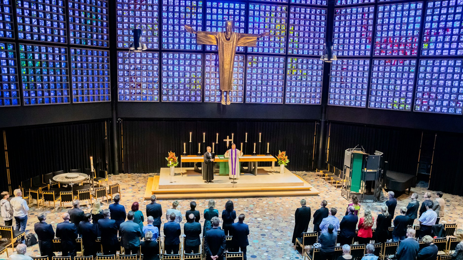 Die Gedenk-Andacht in der Kaiser-Wilhelm-Gedächtnis-Kirche. 