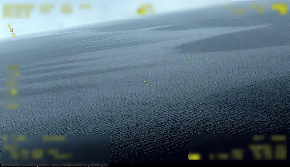 Der unbekannte Stoff bildet einen Film auf der Ostsee: Derzeit besteht laut schwedischer Küstenwache keine Gefahr, dass die unbekannte Substanz an Land gelangt.