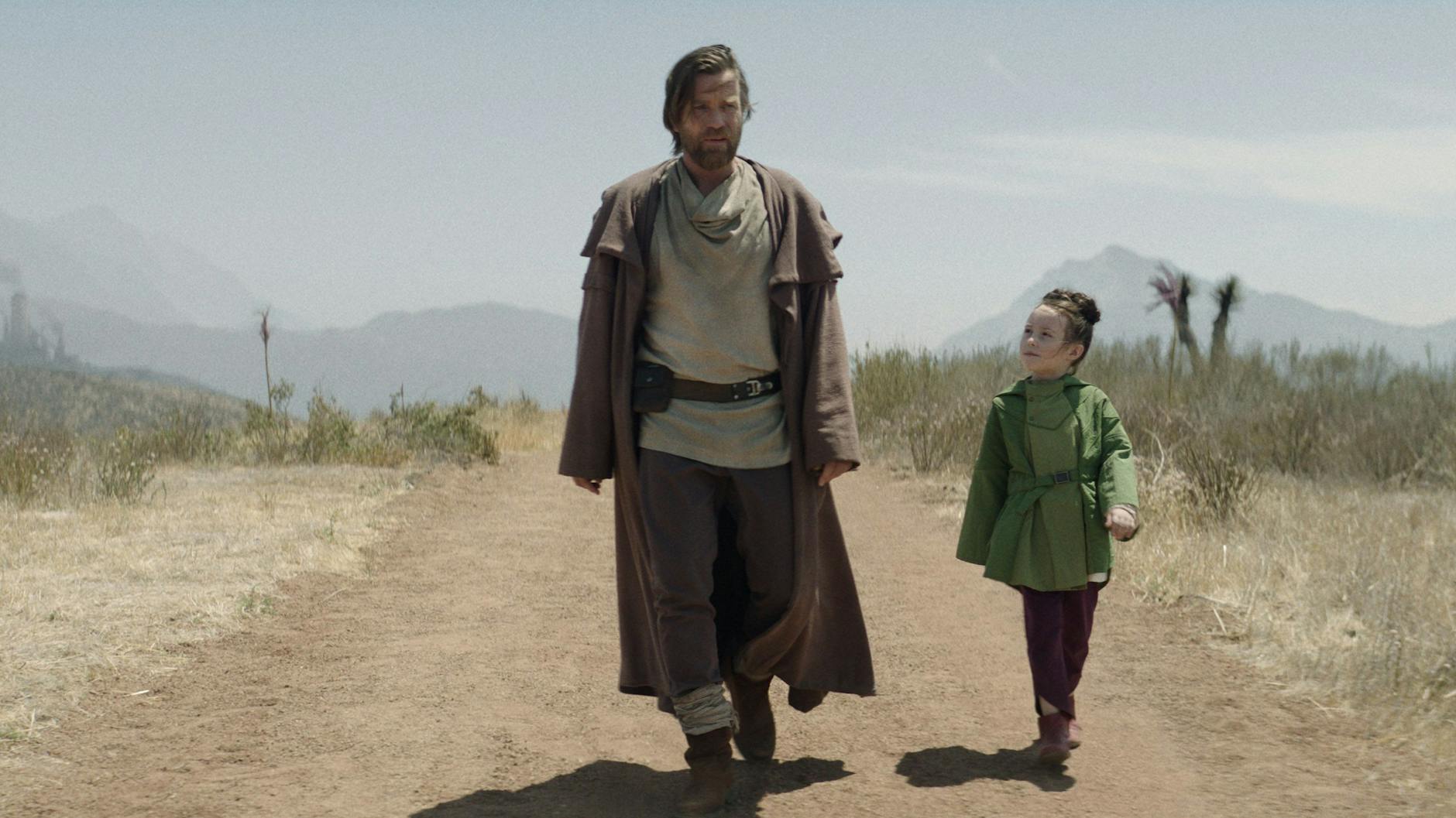 Obi-Wan Kenobi (Ewan McGregor) mit Schützling Leia.